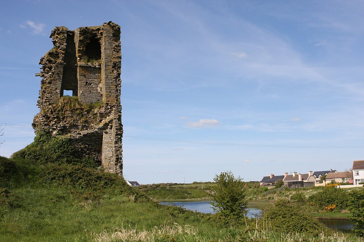Doonbeg Castle, County Clare — 16th century tower house granted to James Comyn in 1619